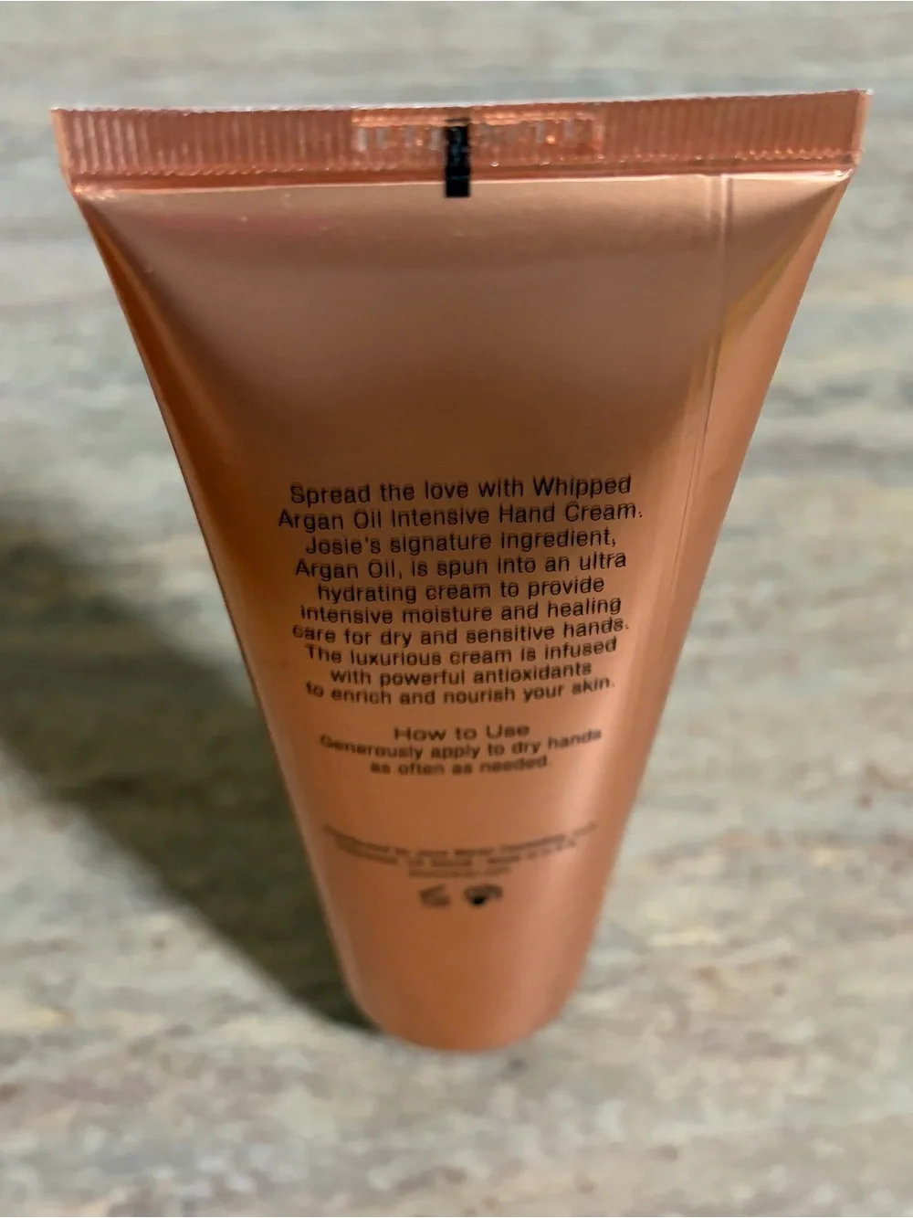 JOSIE MARAN lightweight hand